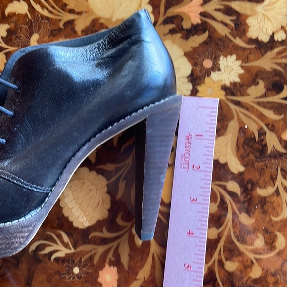 COLE HAAN Nike air sz6 black leather platform ankle boots lace up - Picture 3 of 4